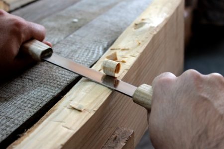 Zugmesser – Perfektes Werkzeug für die Endbearbeitung heikler Arbeiten