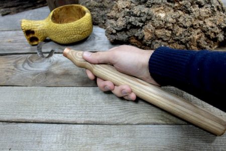 Fühlen Sie sich auch nach stundenlangem Holzschnitzen wohl mit dem SK2-Langhakenmesser!