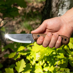 Couteau Bushcraft en Acier au Carbone Manche en Noyer avec Étui en Cuir – BSH7 Wild Harvest