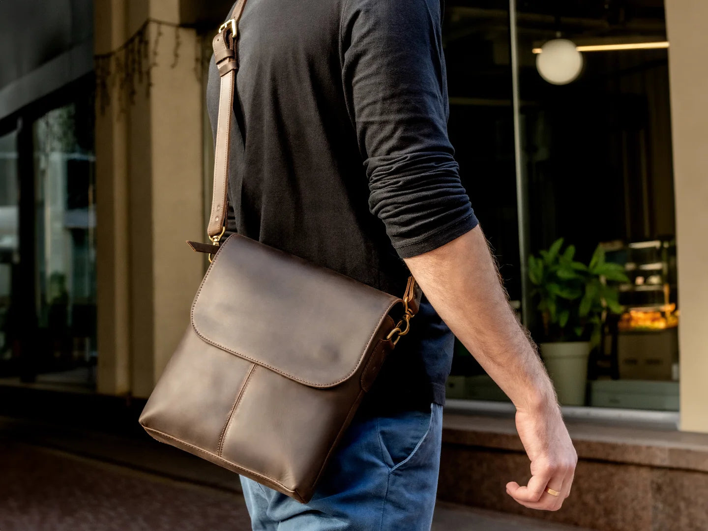 Grip – Leather Flap Over Shoulder Bag for Men, Chocolate