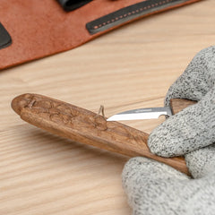 Ensemble de sculpture de cuillère de luxe avec manches en noyer - S13X