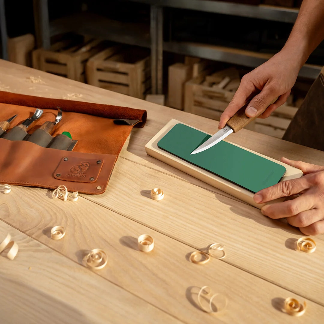 Deluxe Wood Carving Set With Walnut Handles –  S18X