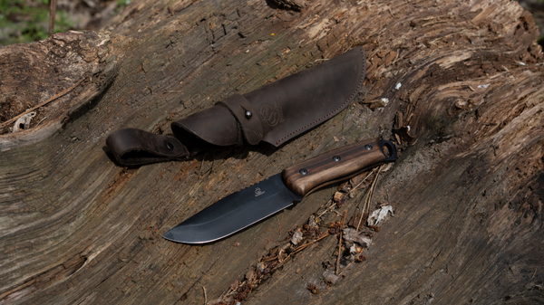 Must Have Neck Knives for Bushcrafters