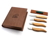 S07 Book – Basic Knives Set mit 4 Messern in einem Bücherregal