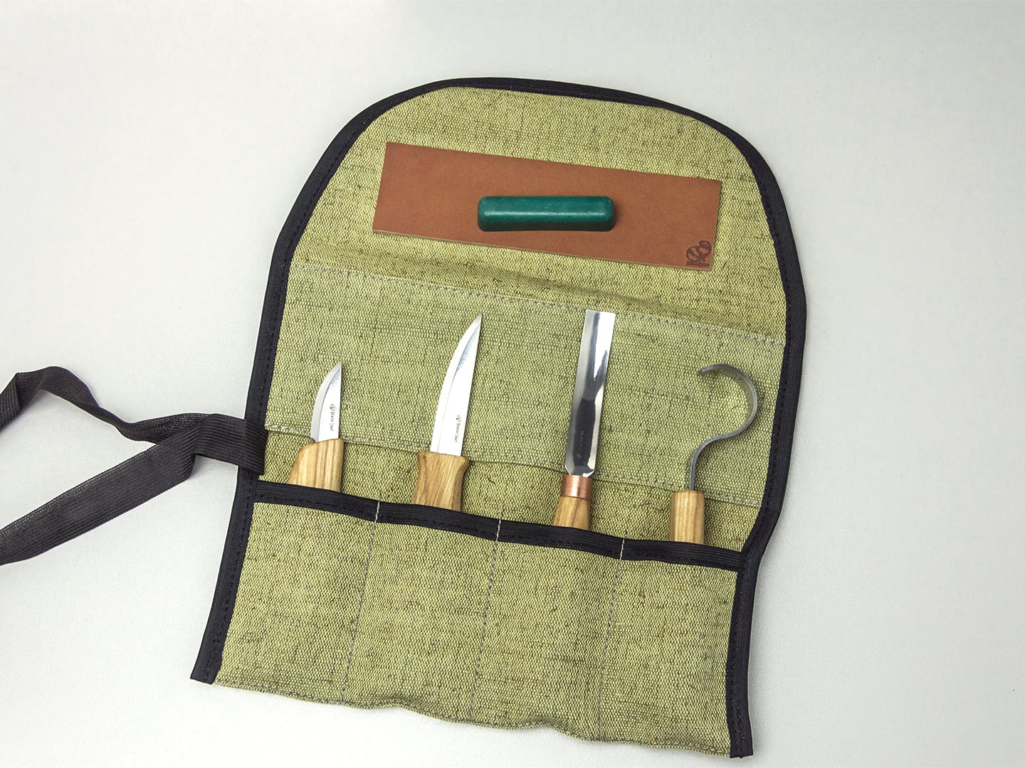 Set of Woodcarving Whittling Knives With a Tool Roll Beavercraft 