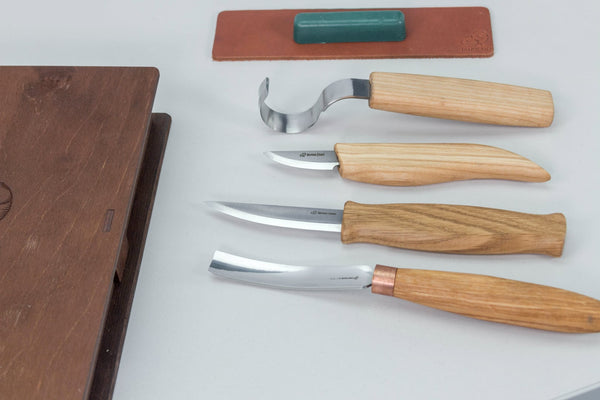 Set profesional para tallado de cuchara y kuksa con cuchillos y correa en estuche de libro BeaverCraft - S43 book